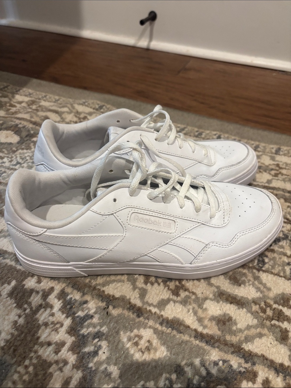 Reebok Shoes Women 10 White Club Comfort Footbed Sneakers Athletic Casual Flaw